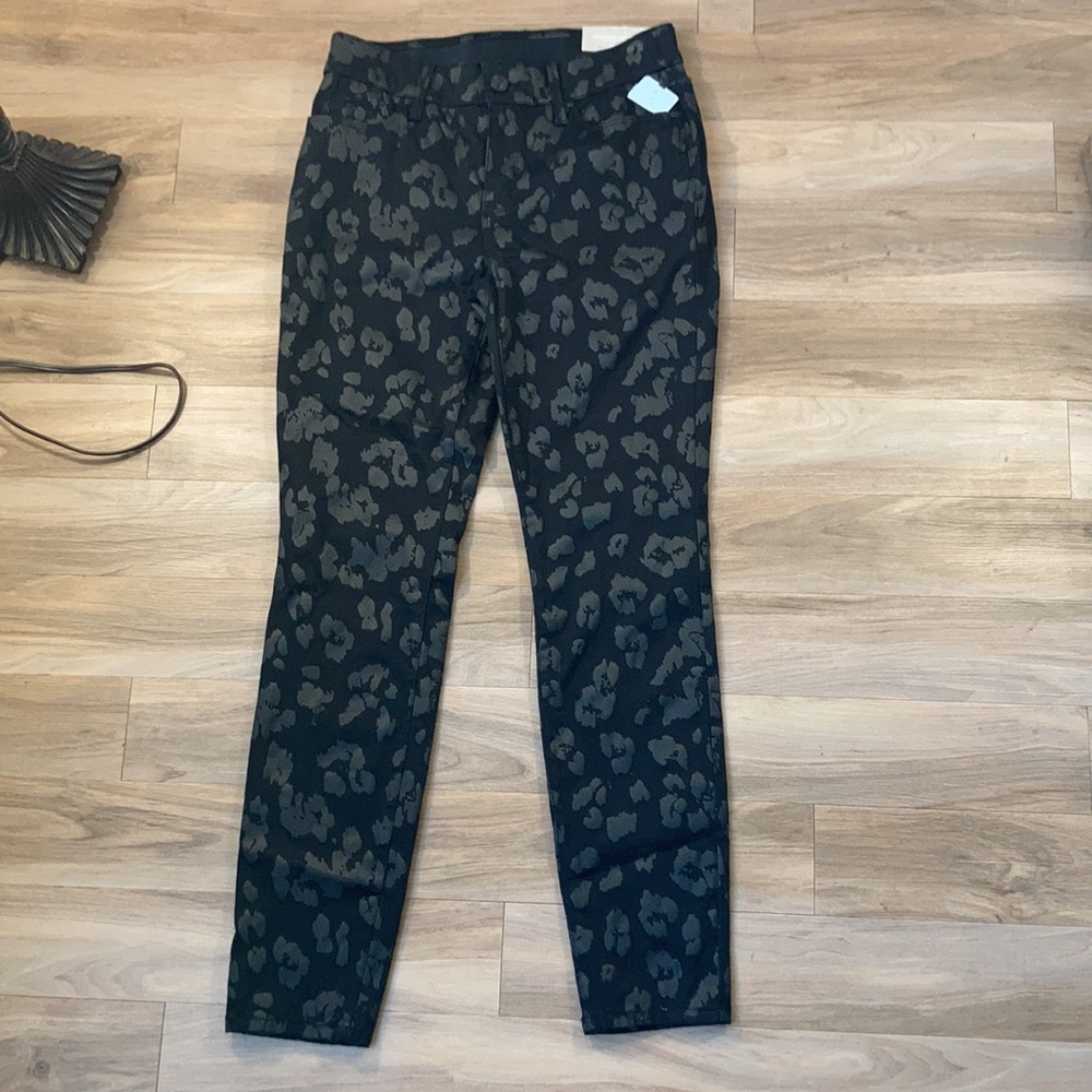 Chico’s secret stretch jegging black animal print leopard print size 4 - Picture 5 of 14